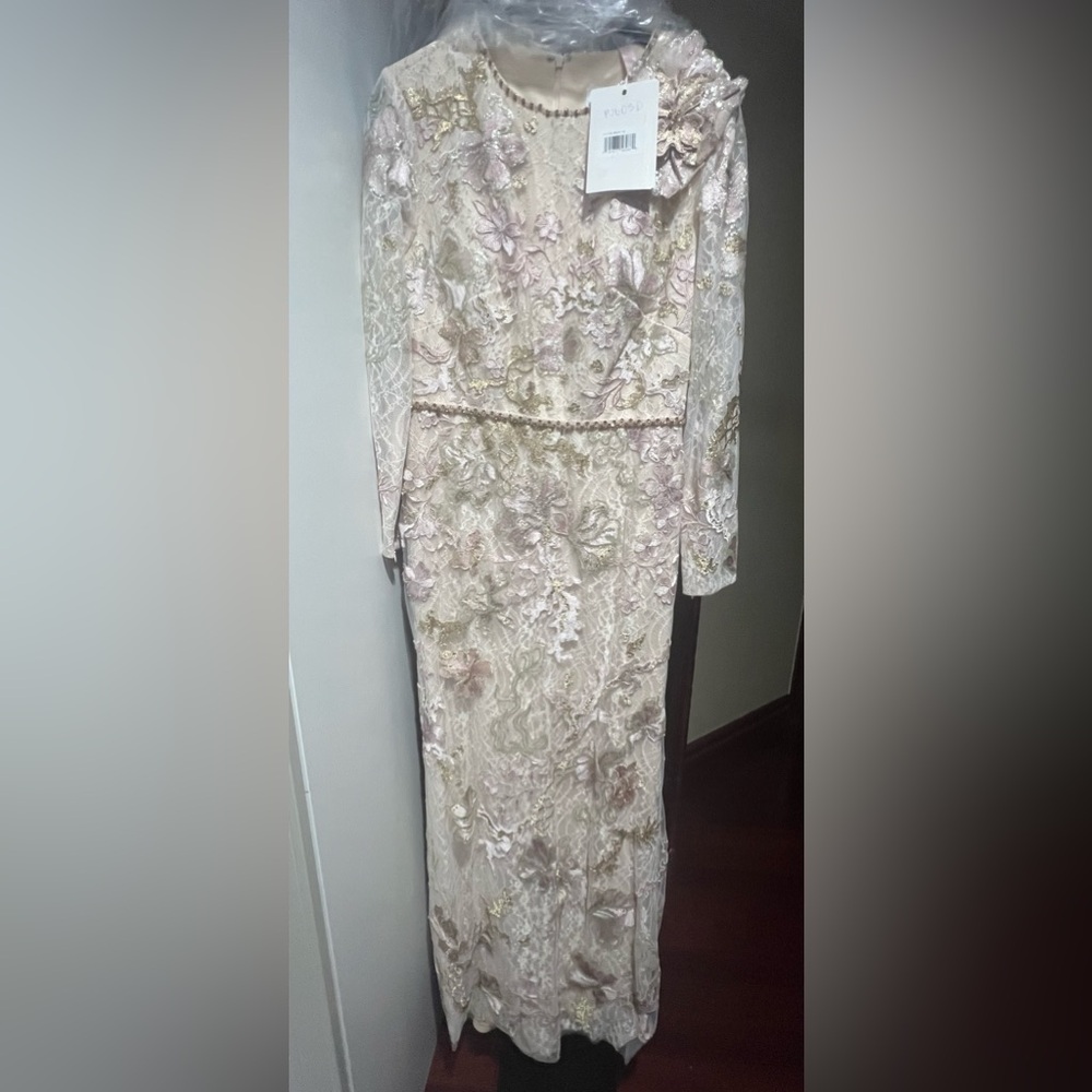Floral embroidered lace trumpet gown - Picture 4 of 11
